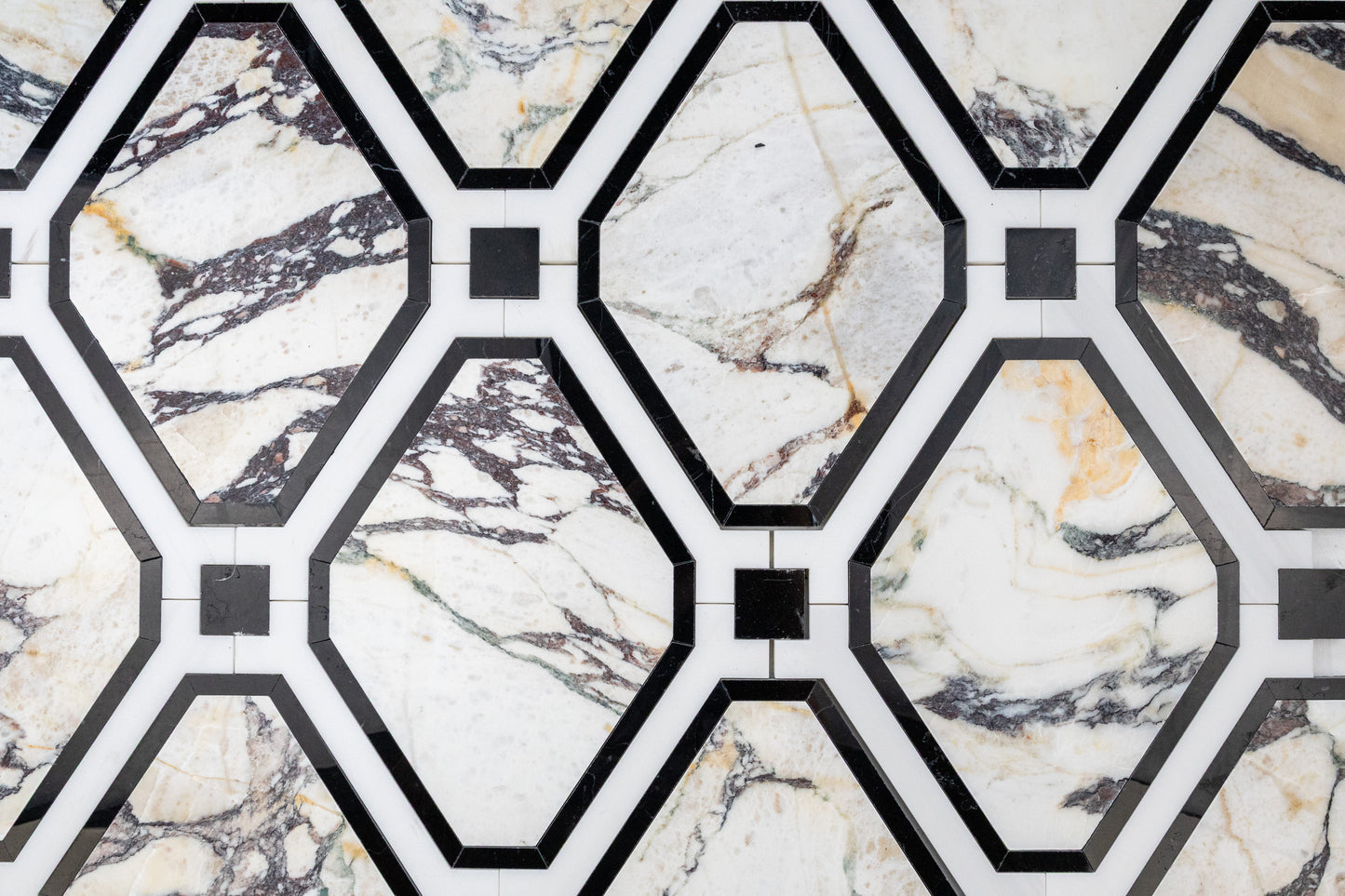 Alexander - Calacatta Vagil, Nero Marquina, Dolomite