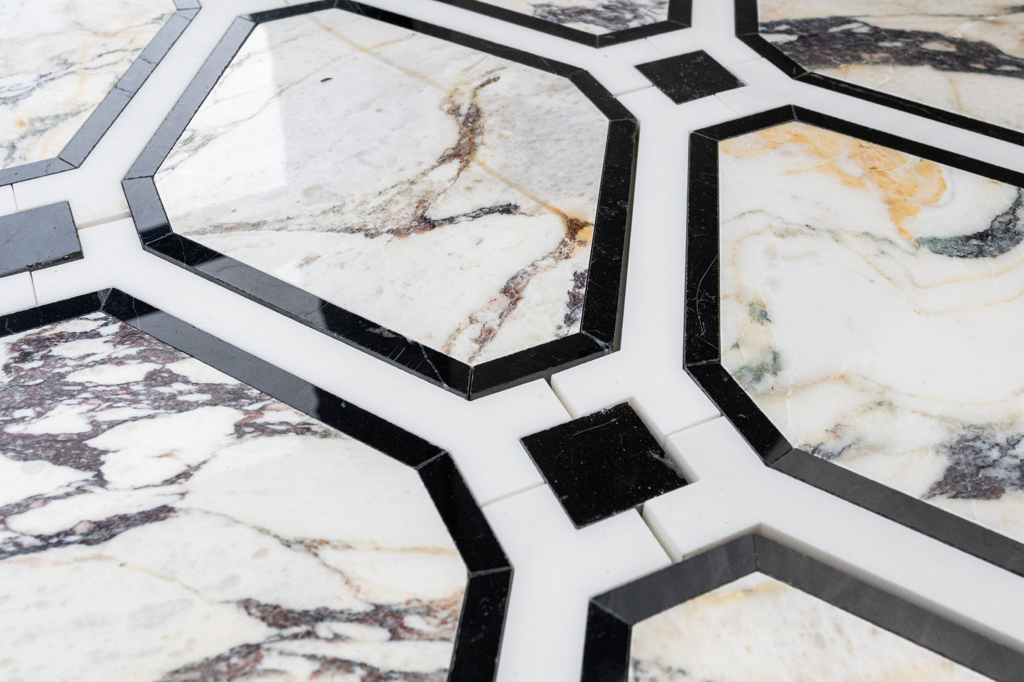 Alexander - Calacatta Vagil, Nero Marquina, Dolomite
