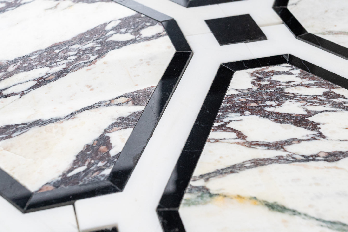 Alexander - Calacatta Vagil, Nero Marquina, Dolomite
