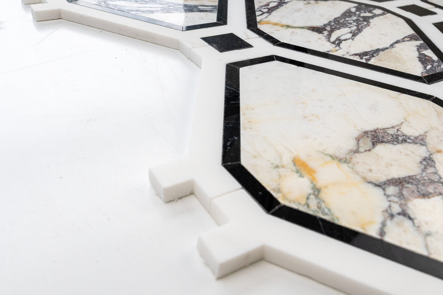 Alexander - Calacatta Vagil, Nero Marquina, Dolomite