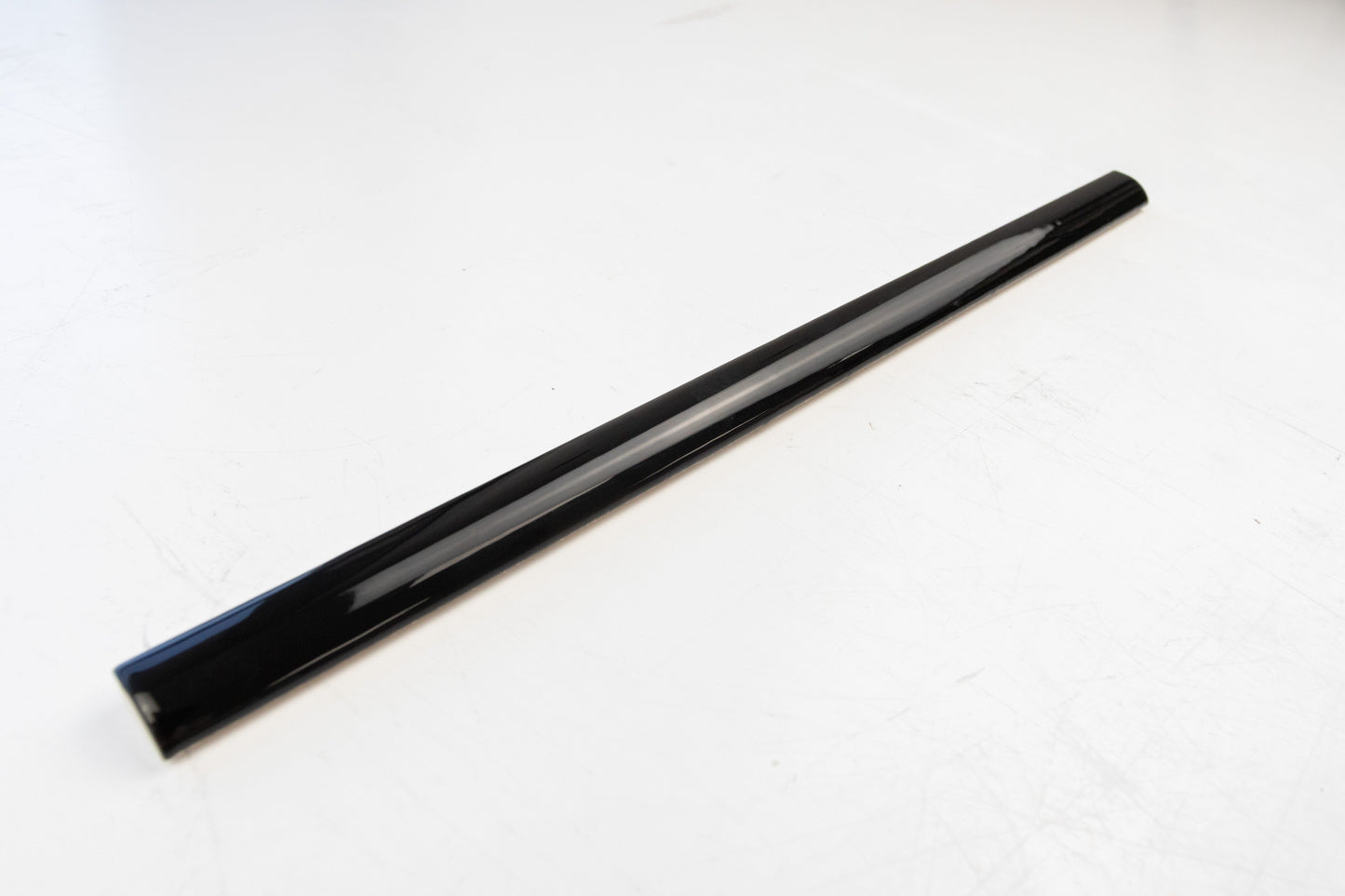 Berkshire Dove Black Liner Glossy 0.5" x 12"
