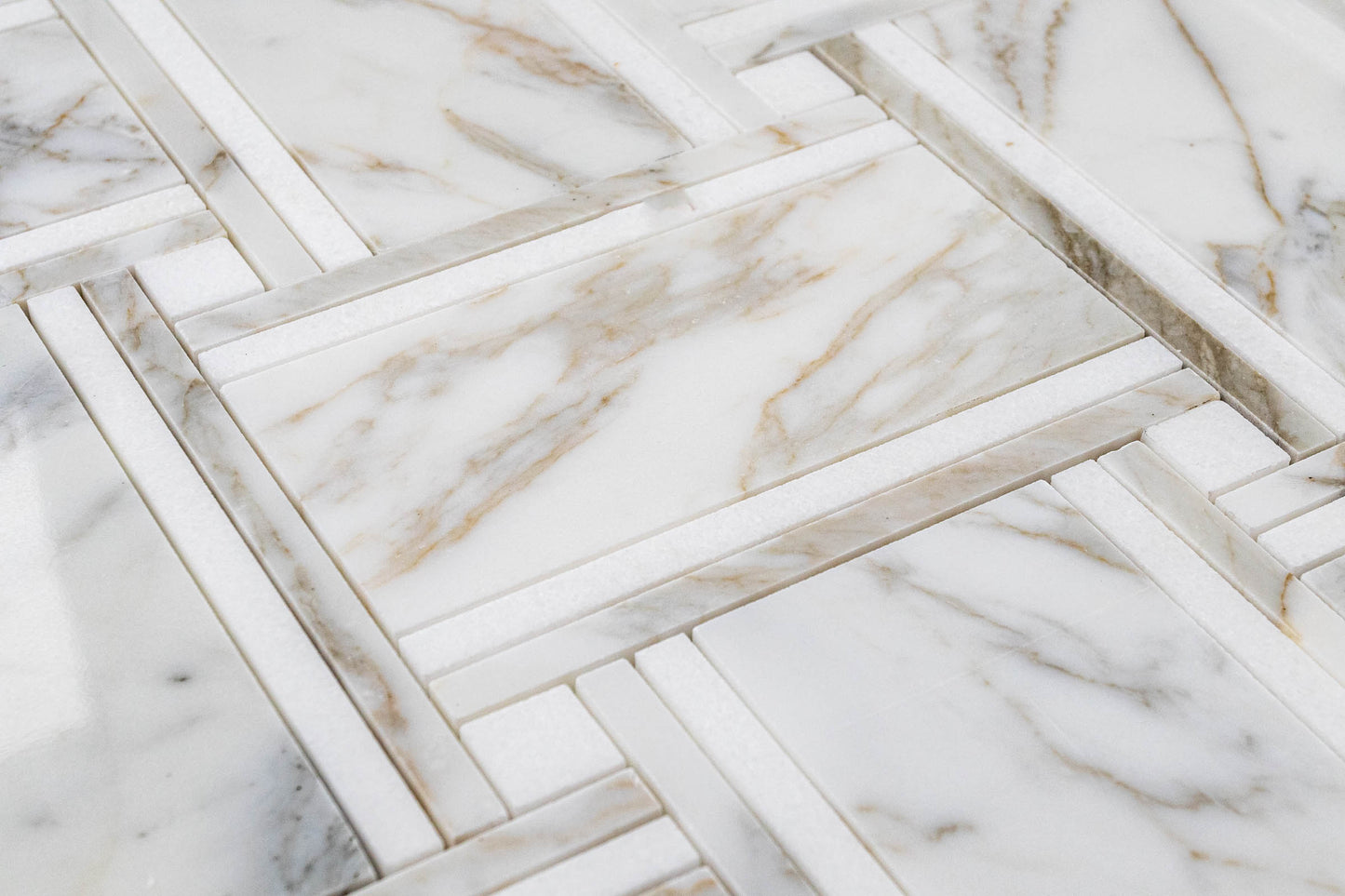 Venti Bacon - Calacatta Gold Polished & Thassos Honed