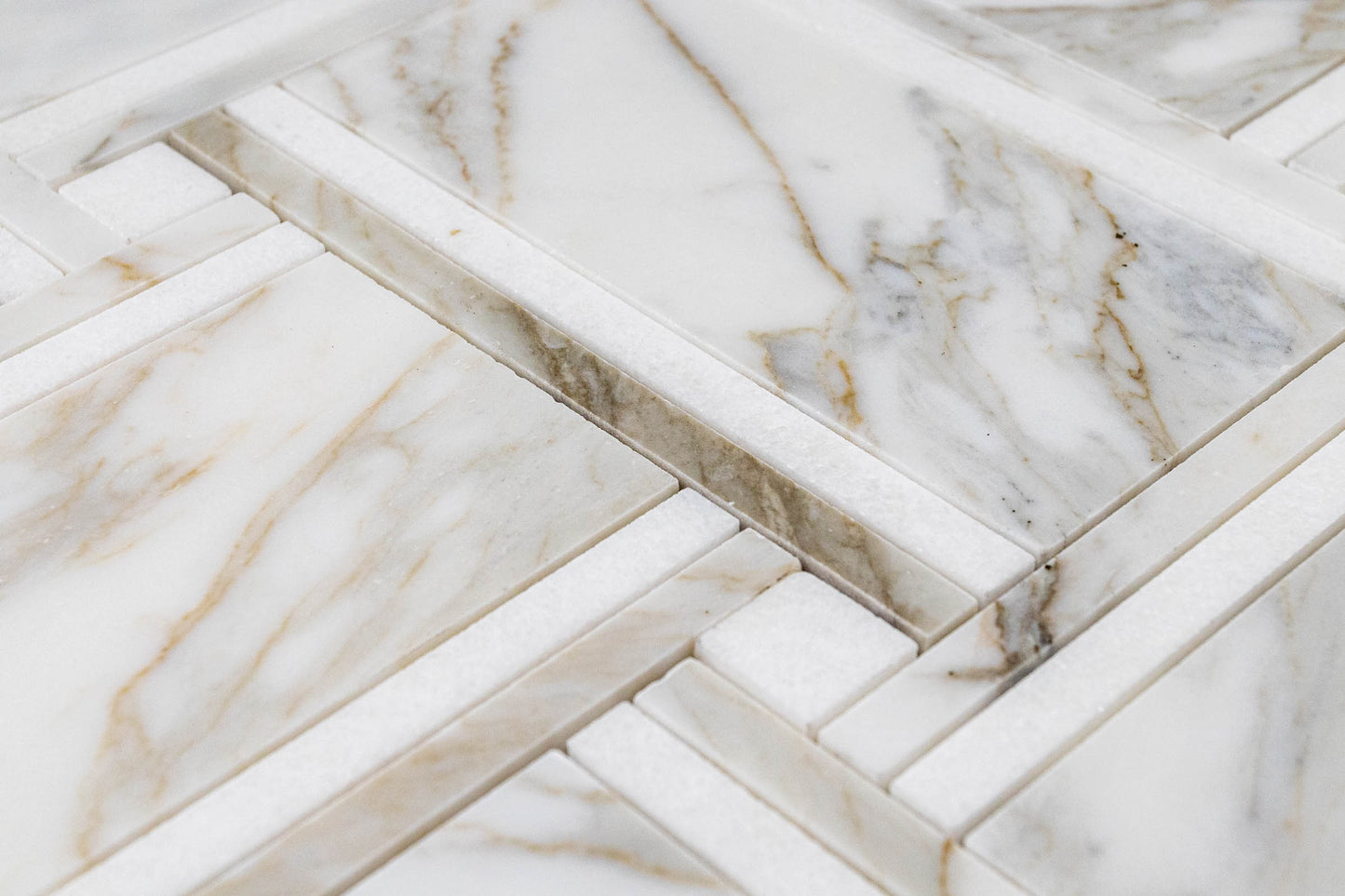 Venti Bacon - Calacatta Gold Polished & Thassos Honed