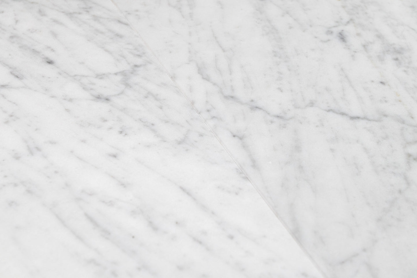 Carrara Field 18" x 18"