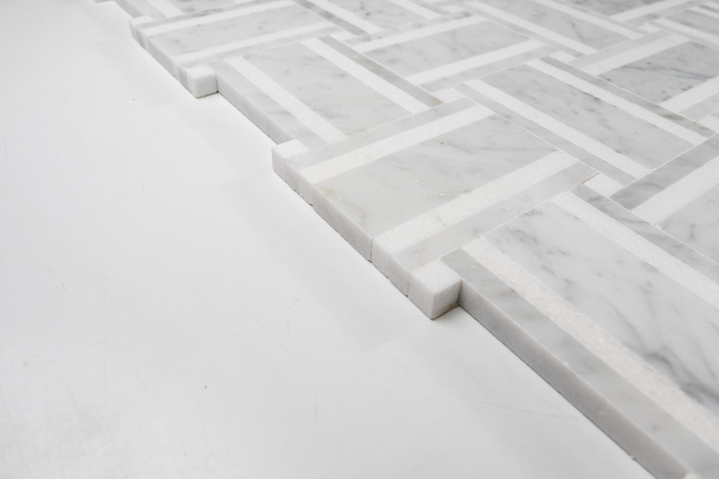 Grand Bacon - Carrara with Thassos Strip